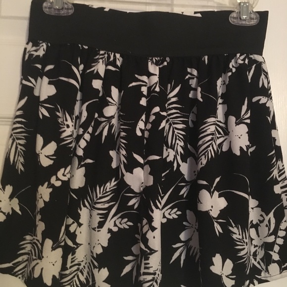 Floral Print Skirt - Picture 2 of 3